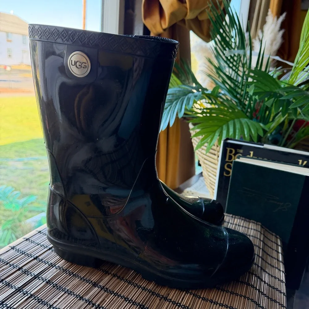 UGG Shaye Black Glossy Waterproof Rubber Rain Boots Womens USA Made Lug Sole
